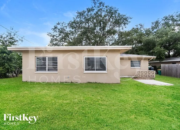 1795 Suffolk Dr — Photo 15
