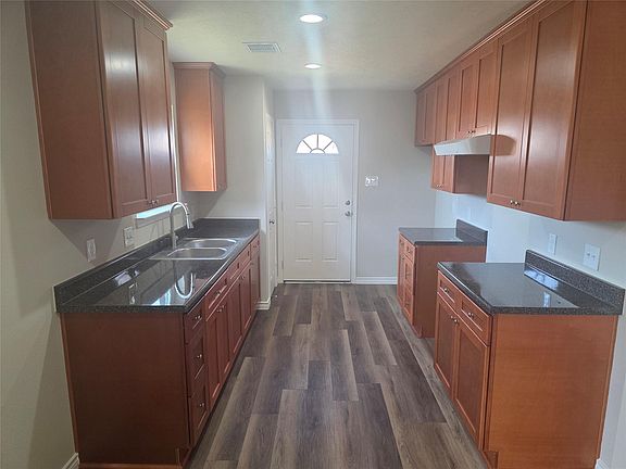 5th image of 9831 Pelsey St