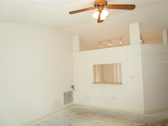 3rd image of 3904 Creek Woods Dr