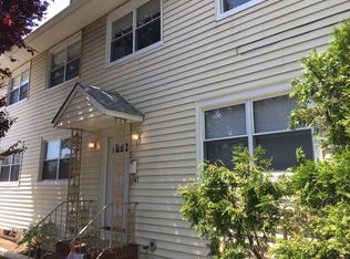 791 W Fingerboard Rd, Staten Island, NY 10305