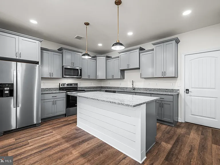 900 Gilbert Rd #3601B — Photo 6