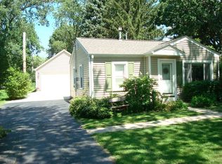 17984 W Greentree Rd, Grayslake, IL 60030