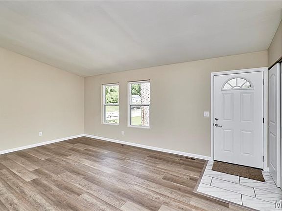 5th image of 408 Raymond Dr