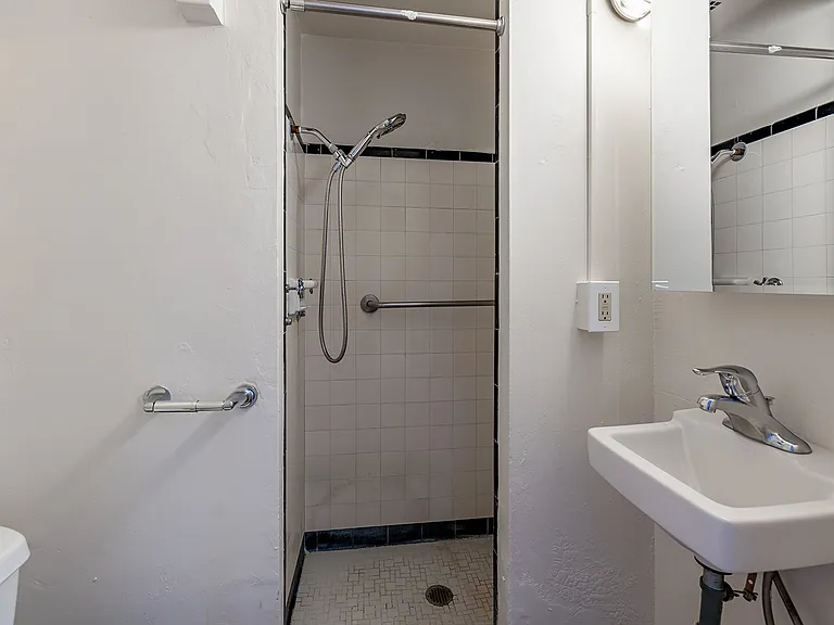 519 Washington St SE — Photo 16