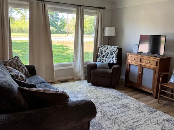 34825 Aurora Rd, Solon, OH 44139