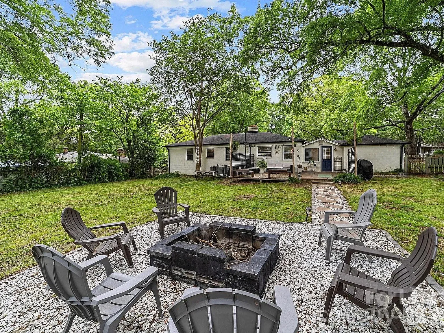 3 bed, 1.0 bath, 1149 sqft, $1,999 — Photo 4