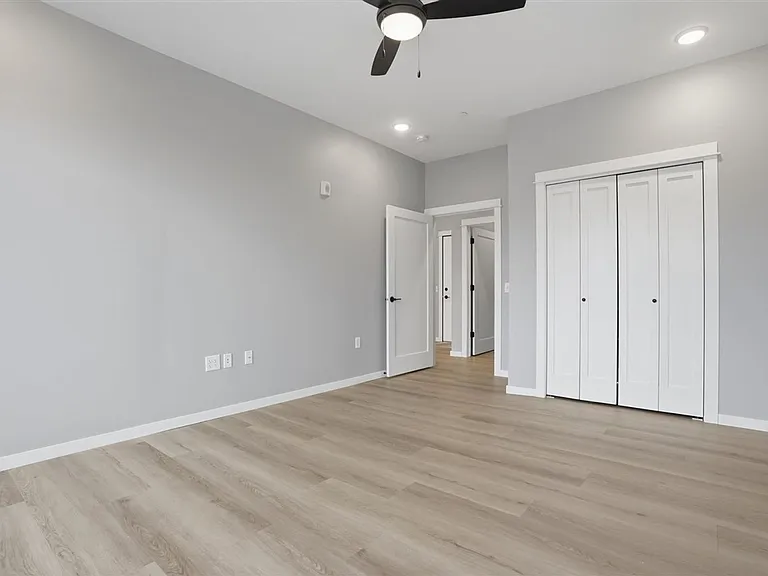 300 S Clinton St — Photo 18