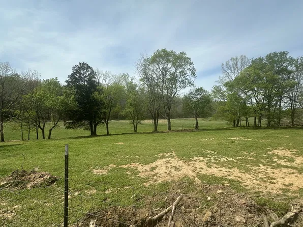 15 Lick Creek Rd, Dover, TN 37058