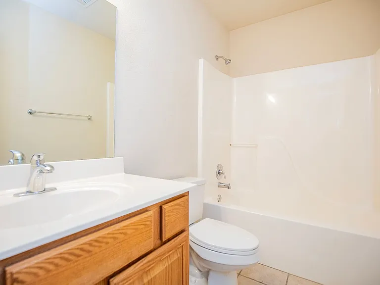 610 Maplewood Dr — Photo 12