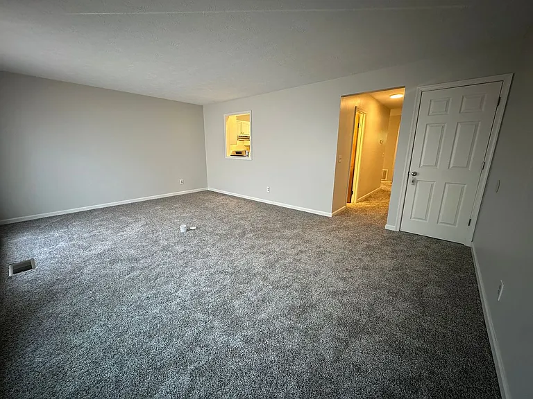 1047 Blue Ridge Dr — Photo 5