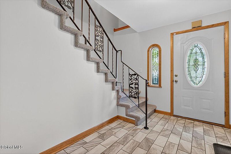 4th image of 16 Elmwood Avenue