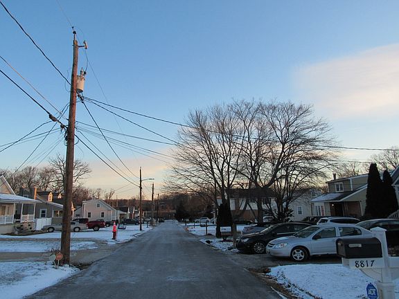 4th image of 8816 Victory Ave