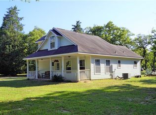 1082 Warren Rd, Lexington, TX 78947