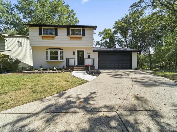 2422 Oliver Rd, Royal Oak, MI 48073