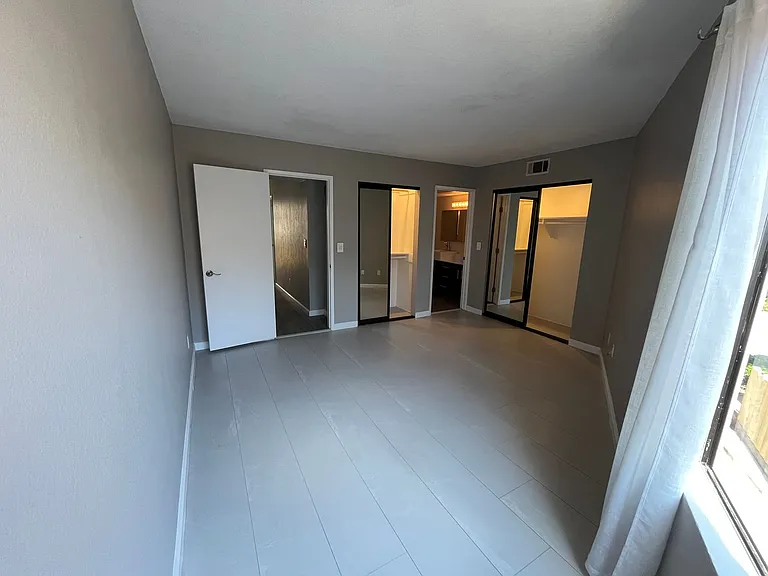 1121 Eureka St #1 — Photo 10