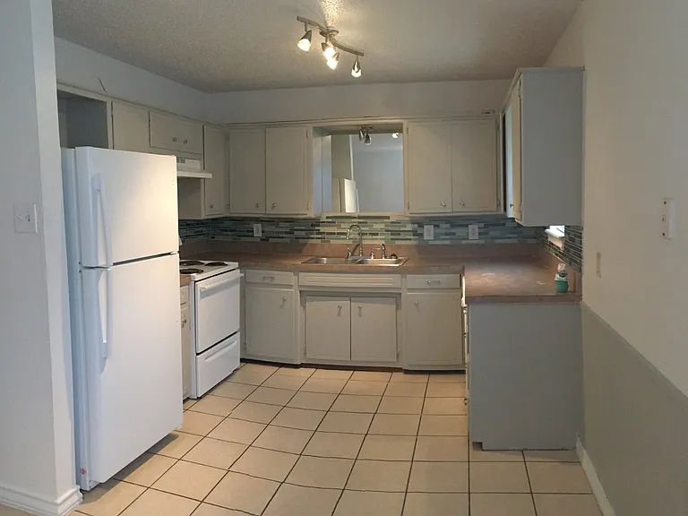 2521 N Travis St #3A — Photo 2