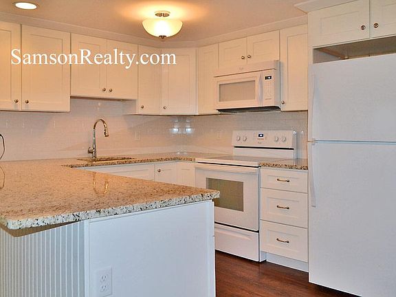 3rd image of 495 Oaklawn Ave