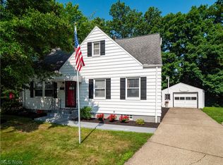 3196 9th St, Cuyahoga Falls, OH 44221