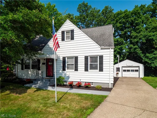 3196 9th St, Cuyahoga Falls, OH 44221