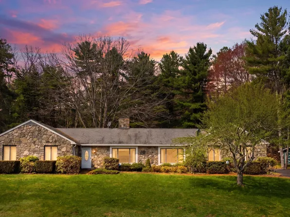 28 Valentine Dr, Hawley, PA 18428