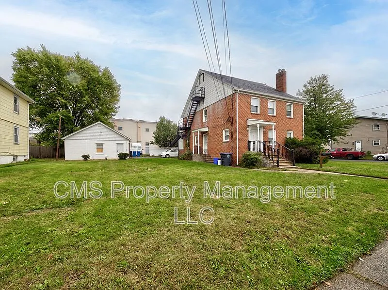 3 bed, 2.0 bath, 1355 sqft, $2,800 — Photo 2