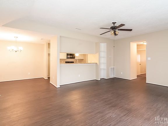 3rd image of 10606 Buffalo Bend Dr