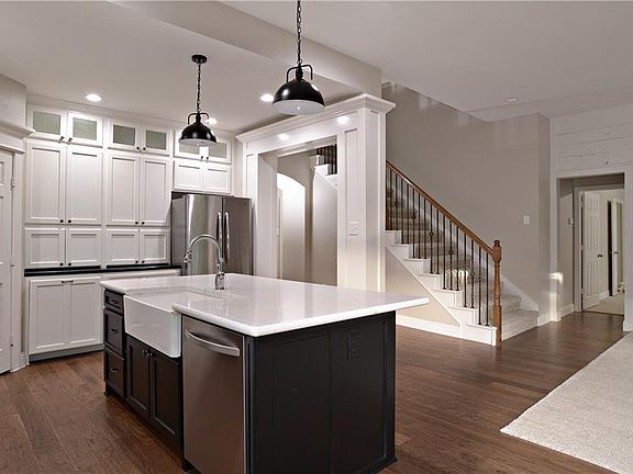 5th image of 240 Livingston Dr