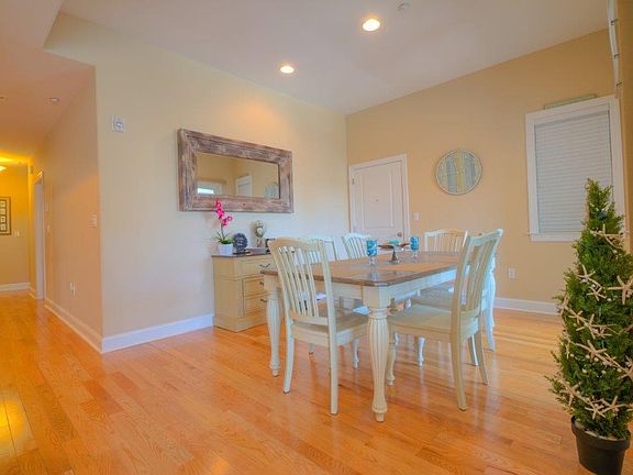 5th image of 5904 Landis Ave Unit 204