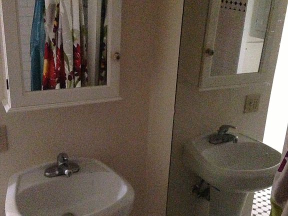 3rd image of 909 N Cayuga St #10816343
