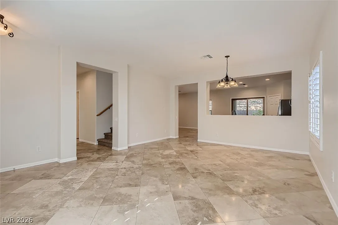 6 bed, 3.5 bath, 3248 sqft, $3,100 — Photo 4