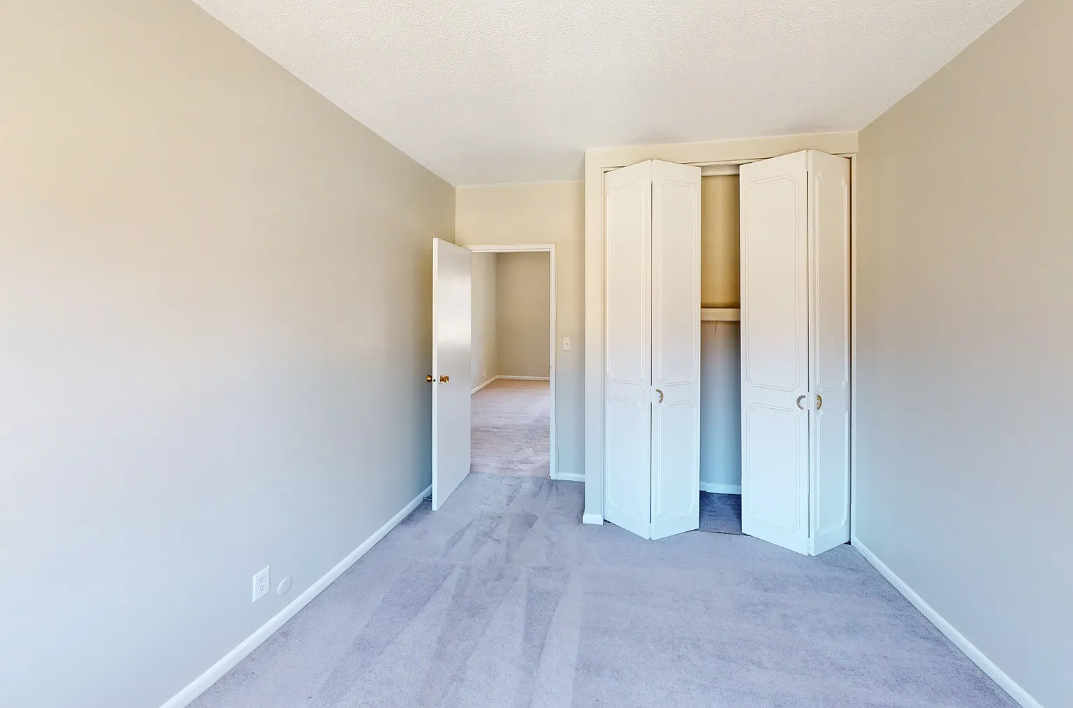 137 Lake Shore Rd — Photo 4
