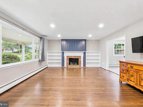 3rd image of 118 Deerfield Rd