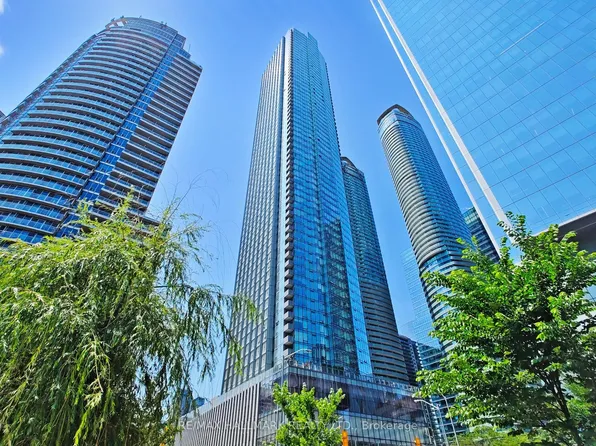 10 York St #1905, Toronto, ON M5J 0E1