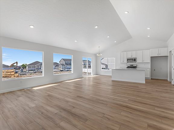5th image of 1423 N Harper Way #220