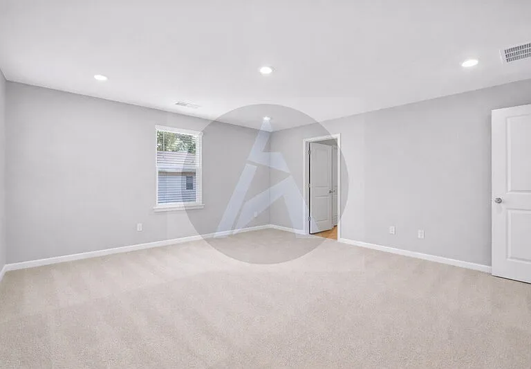 1420 Hunter Trl — Photo 2