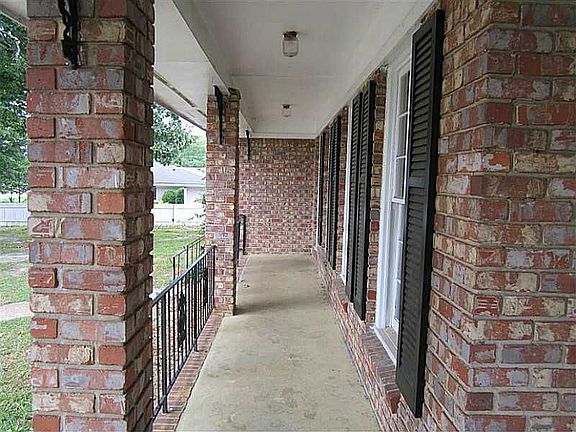 4th image of 3981 Wexford Dr