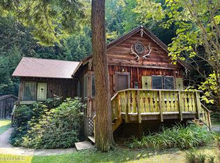 63 Chuckwagon Trl, Lake Luzerne, NY 12846