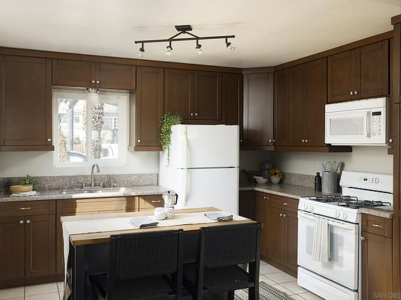 4th image of 4019 Poppy Pl