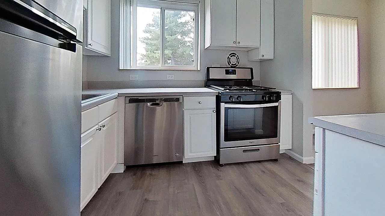 Olive Pointe — Photo 2