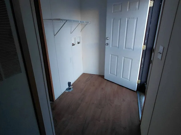 150 Camelot Rd #8 — Photo 2