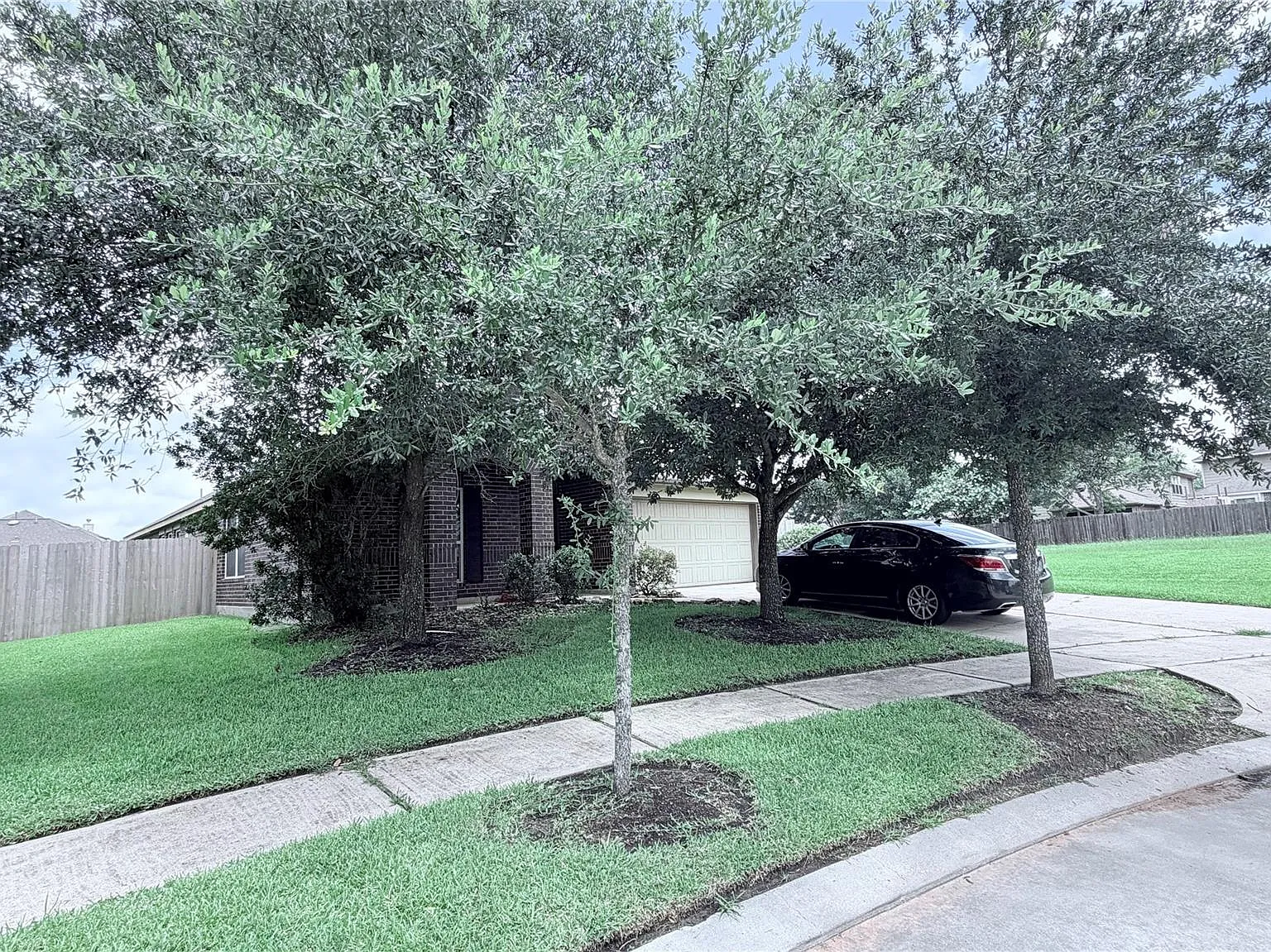 4 bed, 2.0 bath, 1984 sqft, $2,300 — Photo 3