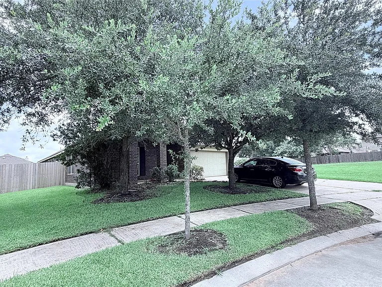 16627 Fiesta Rose Ct — Photo 2