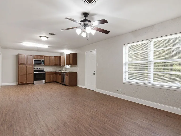 6500 Callahan Ct — Photo 9