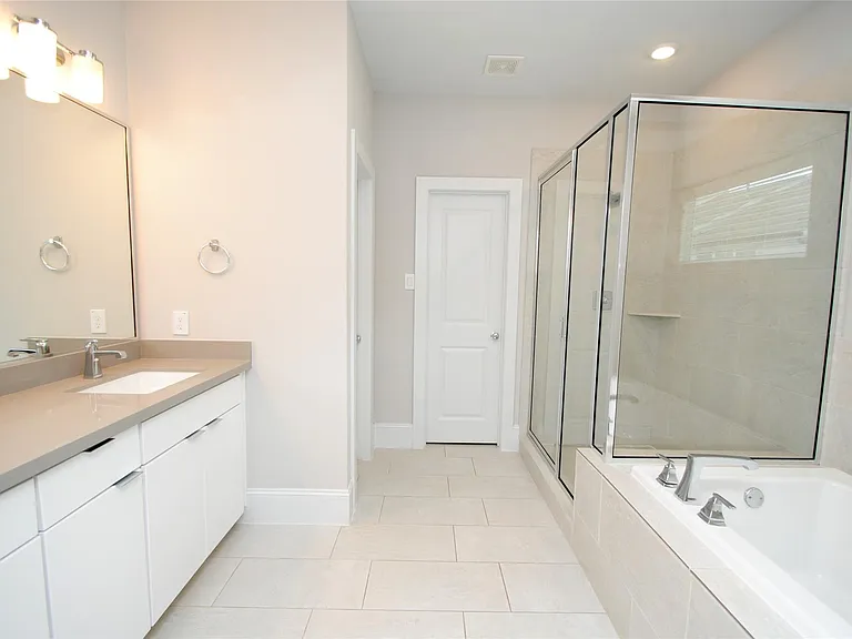 1270 N Post Oak Rd #A — Photo 33