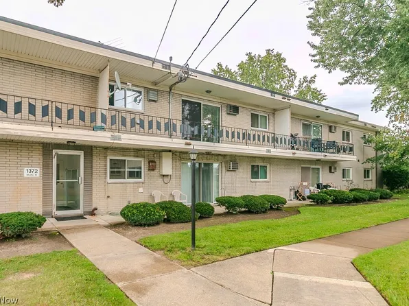 1372 Golden Gate Blvd APT B204, Mayfield, OH 44124