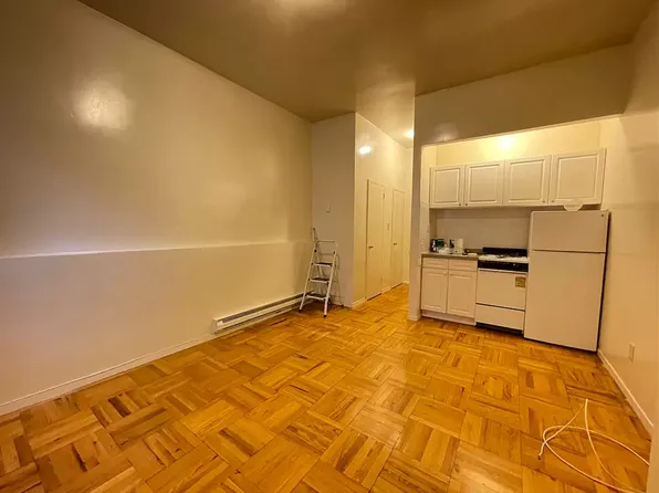 243 East 81st Street image 1 of 5