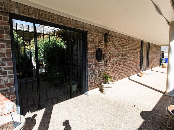 4th image of 2938 Savannah Ct