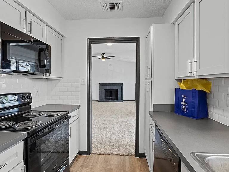 Tradewinds Apartment Homes — Photo 19