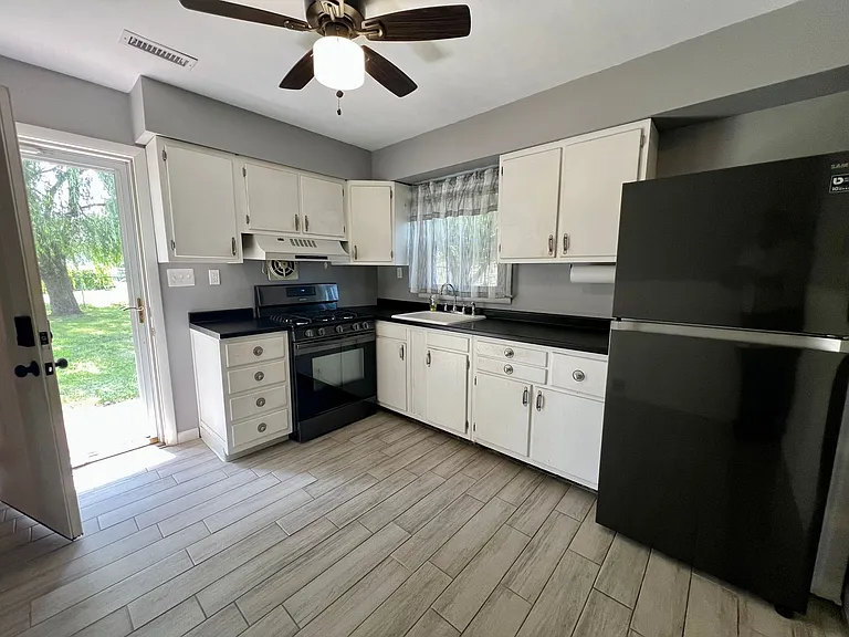 4604 David Dr — Photo 12
