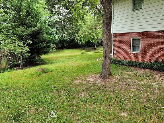 4th image of 202 White Oak Dr Unit 1